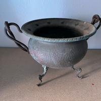 Antico braciere in rame martellato
