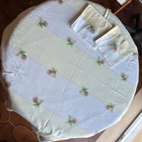 Ricami: tovaglie e centrini