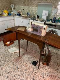 Macchina da cucire Necchi