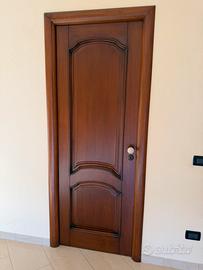 Porte interne legno massello con telaio e vetri