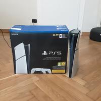 PlayStation 5 come nuova, 2 controller, a Torino