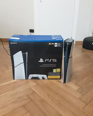 PlayStation 5 come nuova, 2 controller, a Torino