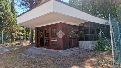 NEGOZIO A PIANORO