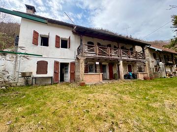 Complesso Rustico con ampio terreno a Ceresera