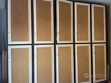 armadio in legno massiccio – Stile vintage