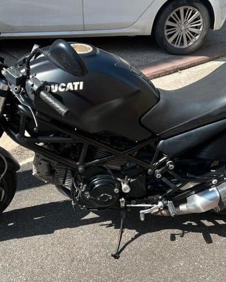 Ducati Monster  695