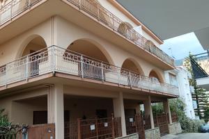 Carini/Paese ampio 8 vani frazionabile 1° piano