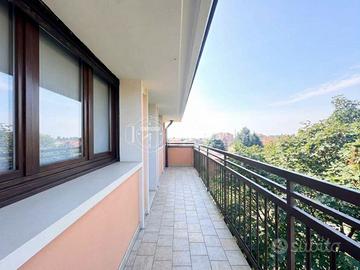 AMPIO TRILOCALE CON BALCONE IN VIALE G VERDI