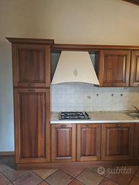 Cucina come da foto con lavastoviglie, frige forno