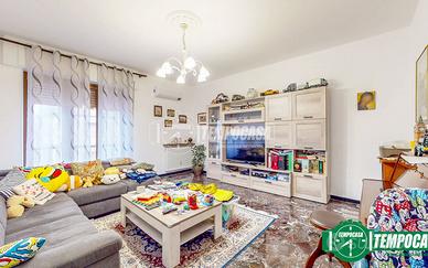 AMPIO APPARTAMENTO RISTRUTTURATO NEL CUORE DI OVAD