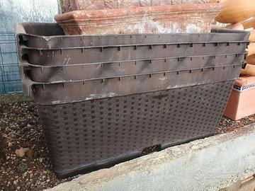 3 vasi in plastica e 3 vasi terracotta da giardino