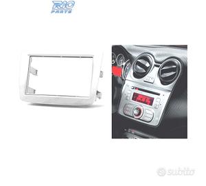 Telaio grigio radio 2-DIN per Alfa Romeo MiTo.