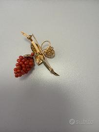 Spilla vintage oro e corallo rosso