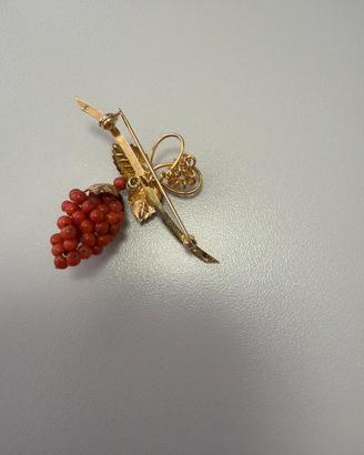 Spilla vintage oro e corallo rosso
