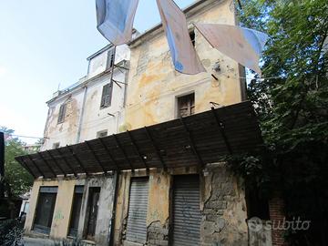 Intero palazzetto al Corso Garibaldi