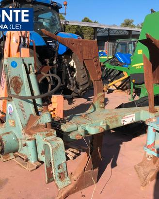 Aratro bivomere reversibile Nardi usato
