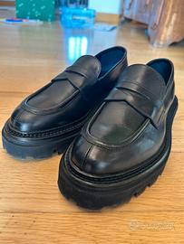 Mocassino nero rialzato