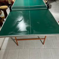 Tavolo da ping-pong vecchio modello