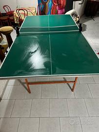 Tavolo da ping-pong vecchio modello