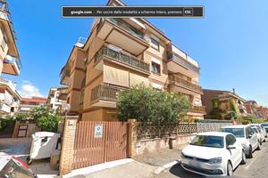 Torvaianica trilocale con balcone privato