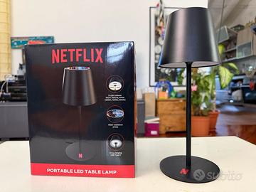 Lampada da tavolo LED portatile con logo Netflix
