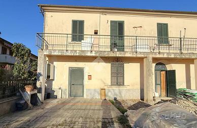 CASA INDIPENDENTE A MONTALE