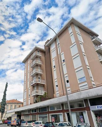Luminoso monolocale con balcone/garage - Gallarate