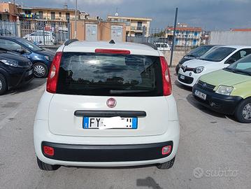 ofro macchina come nuova bella 