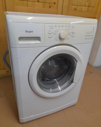 Lavatrice a carica frontale di marca Whirlpool.