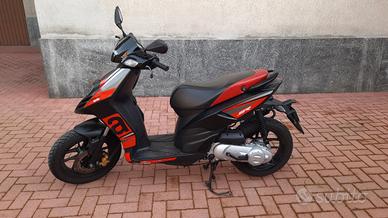 Aprilia SR 50 Motard 2019 pronto all'uso 