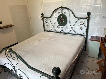 Letto matrimoniale in ferro battuto