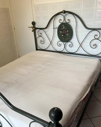 Letto matrimoniale in ferro battuto