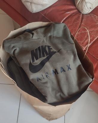 Busta  piena di abbigliamento di marca 10-13