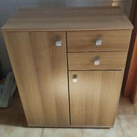 mobiletto con due ante e due cassetti.