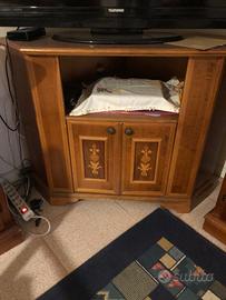Mobile legno angolare