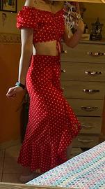 Abito rosso a pois bianchi stile retrò