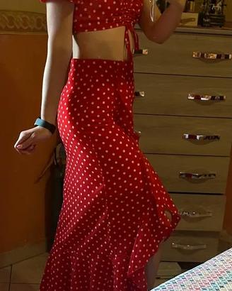 Abito rosso a pois bianchi stile retrò