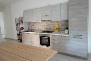 Stanze in grande appartamento centrale
