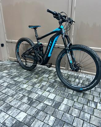 Bicicletta elettrica Giant