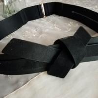 Cintura nera in pelle con nodo 