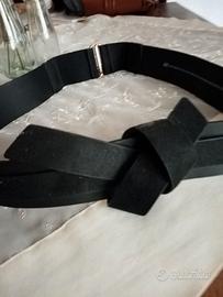 Cintura nera in pelle con nodo 