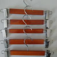 5 appendini in legno con pinze 