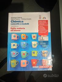 Lubro 1 anno chimica  zanichelli in ottime cond.