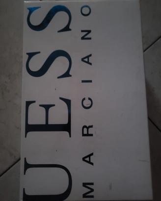 Scarpe nere lucide decolte con il tacco