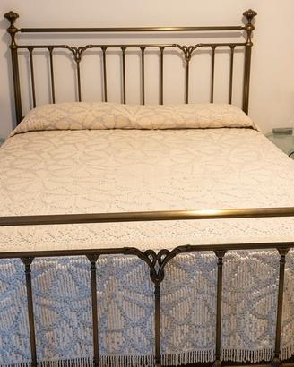 Struttura letto matrimoniale in ferro battuto