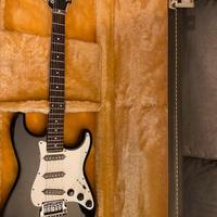 FENDER STRATO JAPAN 1985 e CUSTODIA RIGIDA