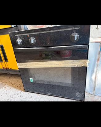 Forno elettrico da incasso marca Ariston,