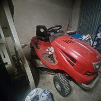 trattorino taglia erba