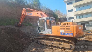 escavatore cingolat usato Ex235