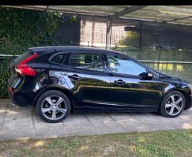 Volvo v40 d2